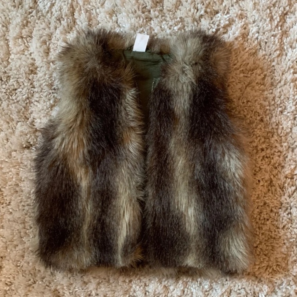 Babygap faux fur vest